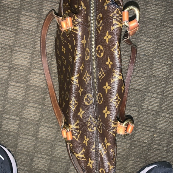 Louis Vuitton purse - Picture 10 of 11